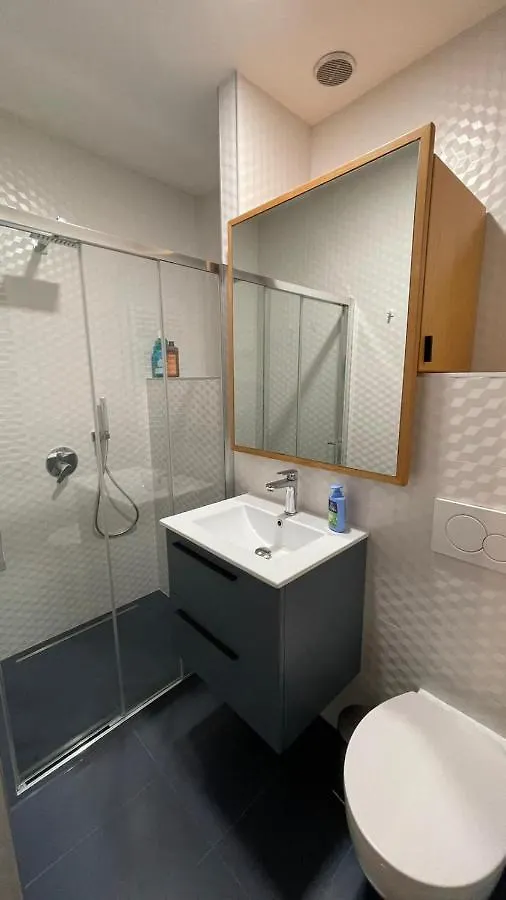 別荘 Lake View, Swimming Pool, Tennis Court And Private Parking Mezzegra